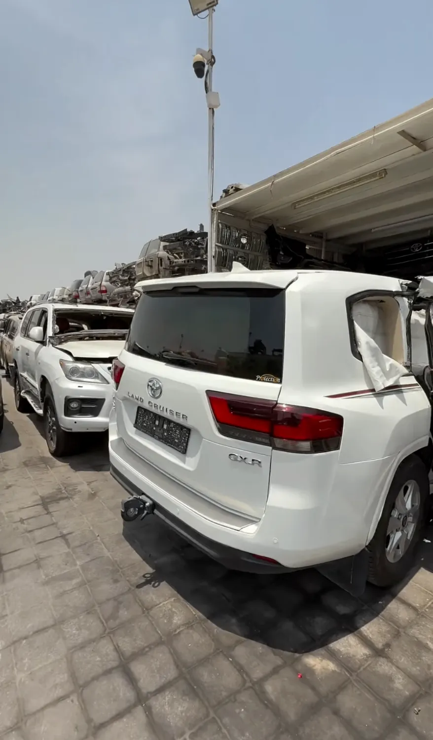 انواع لوازم یدکی لکسوس و لندکروز و بنز 