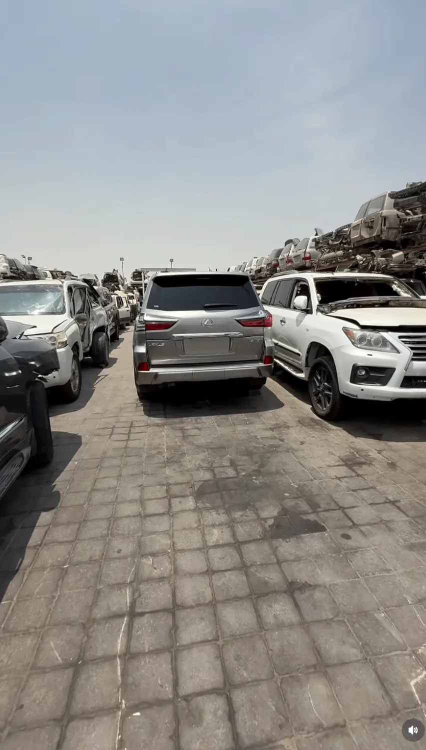 انواع لوازم یدکی لکسوس و لندکروز و بنز 