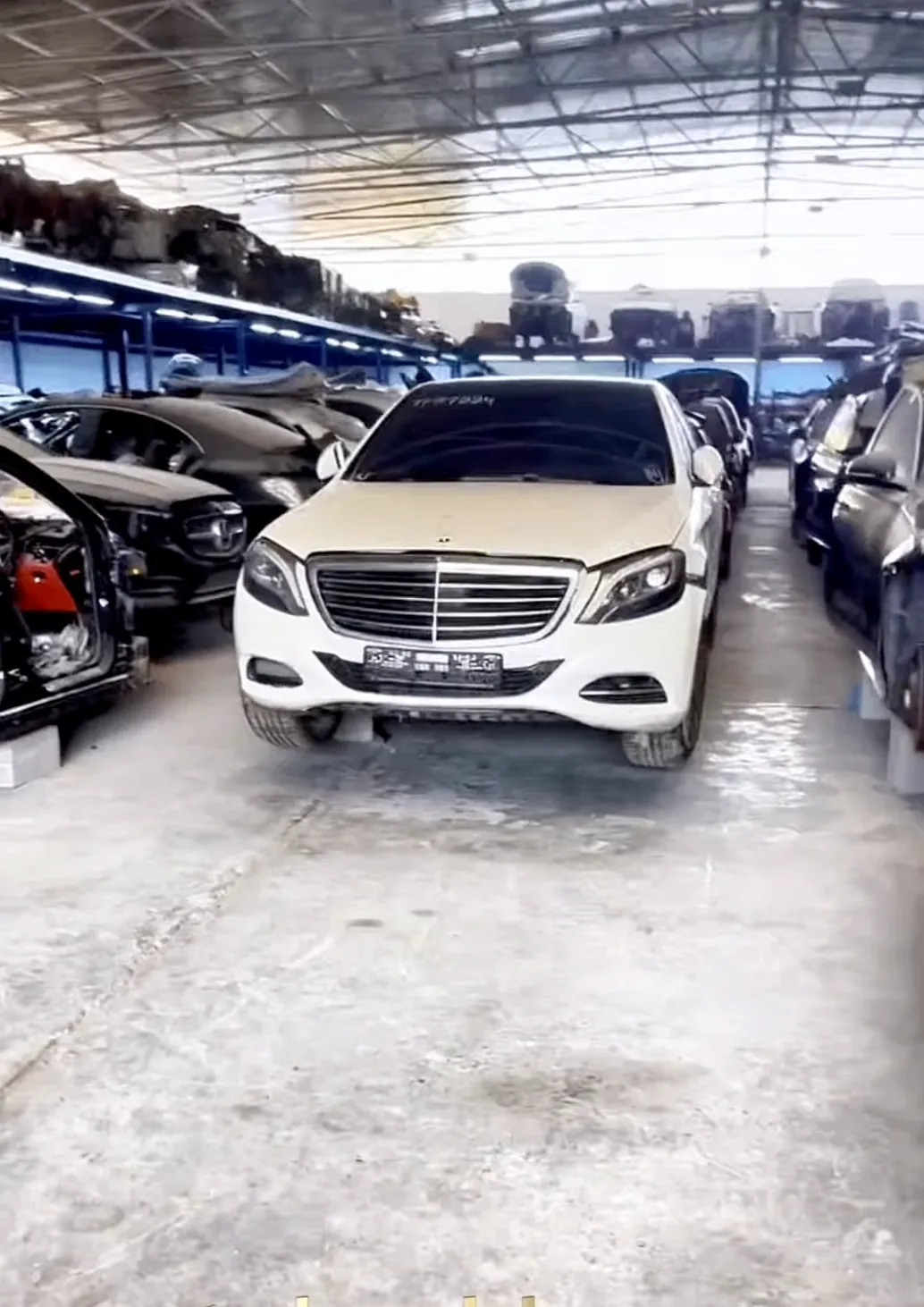 انواع لوازم یدکی لکسوس و لندکروز و بنز 