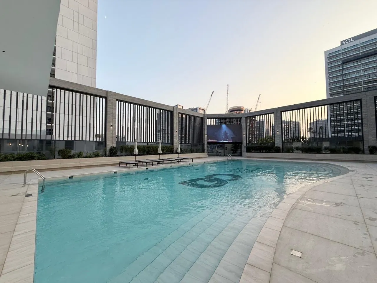 اجاره سالانه واحد نوساز ۲ خوابه مبله در بیزنس بی