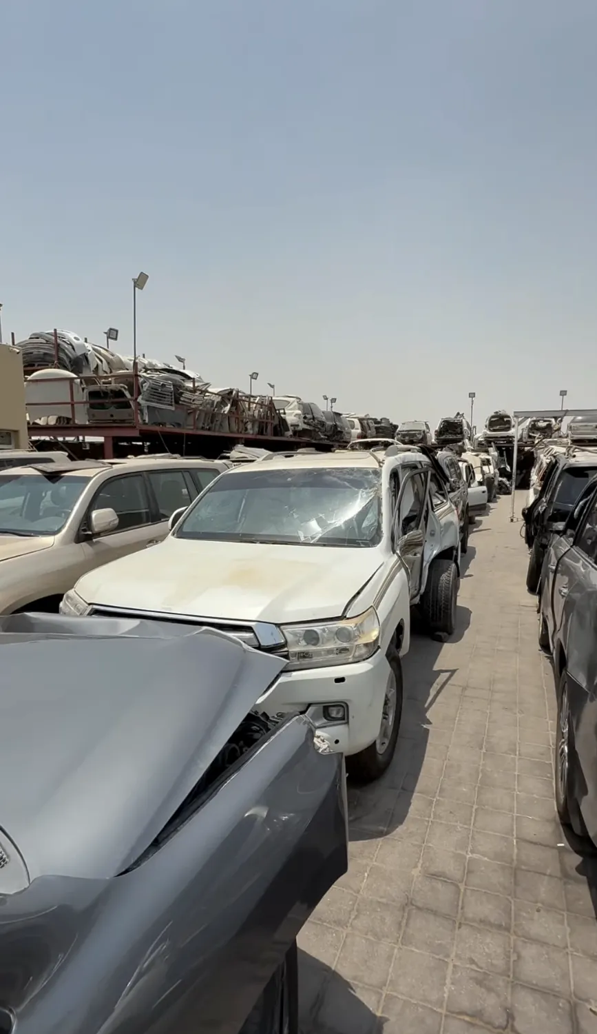 انواع لوازم یدکی لکسوس و لندکروز و بنز 