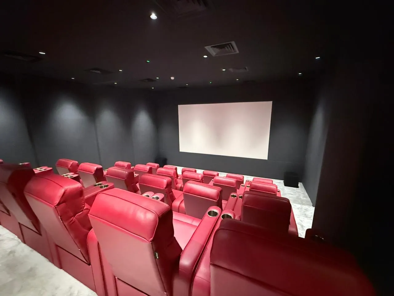 اجاره سالانه واحد نوساز ۲ خوابه مبله در بیزنس بی